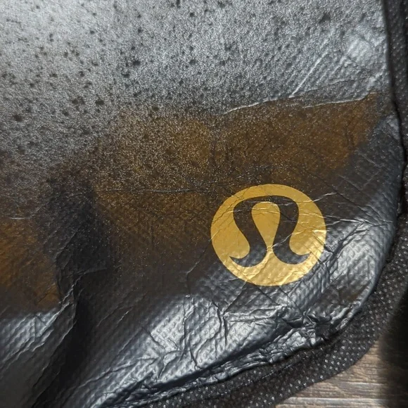 Lululemon - 2 Small Reusable Tote Gift Bags and Glass Water Bottle With Silicone - Picture 11 of 15